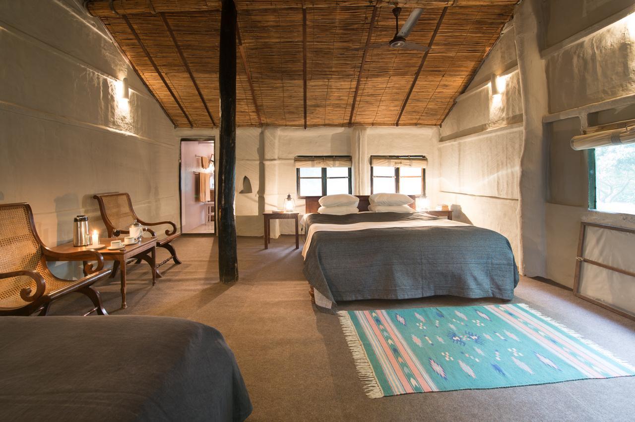 Tiger Tops Tharu Lodge Chitwan Rum bild